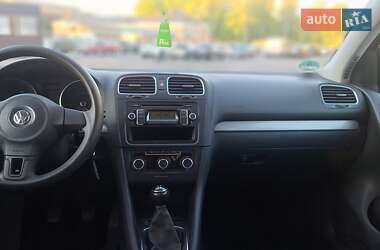 Хетчбек Volkswagen Golf 2010 в 