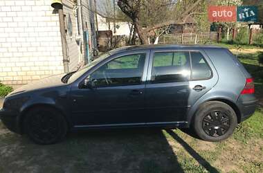 Хетчбек Volkswagen Golf 2001 в Харкові