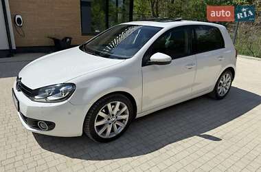Хэтчбек Volkswagen Golf 2010 в 