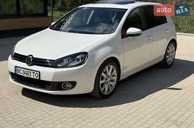Хэтчбек Volkswagen Golf 2010 в 