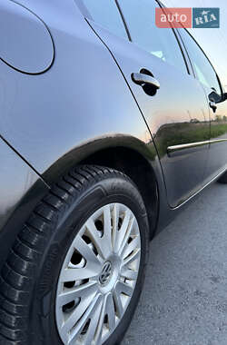 Хетчбек Volkswagen Golf 2006 в 
