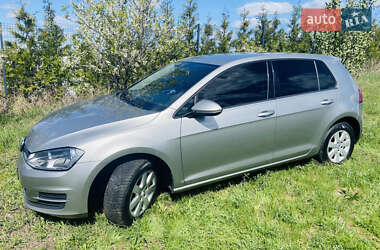 Хэтчбек Volkswagen Golf 2015 в Киеве