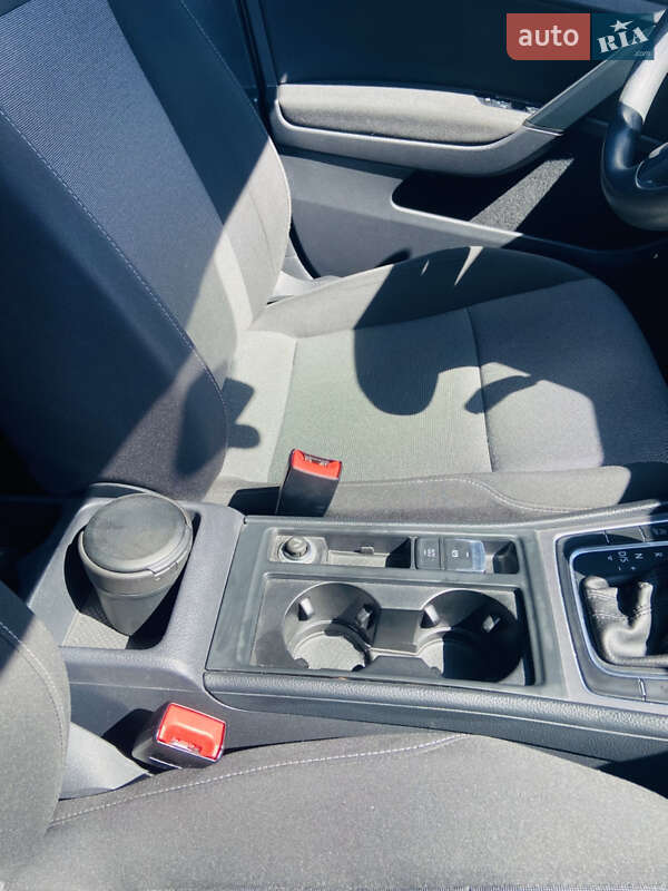 Хэтчбек Volkswagen Golf 2015 в Киеве