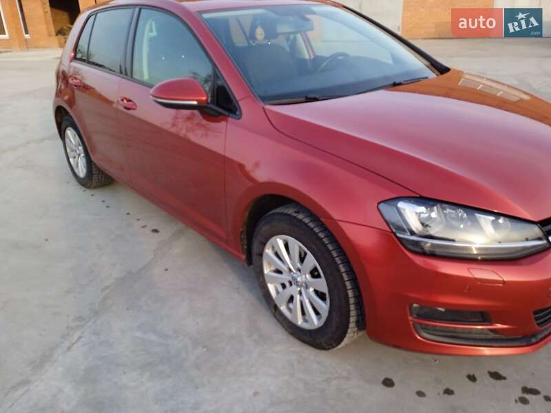 Хэтчбек Volkswagen Golf 2015 в Дубровице
