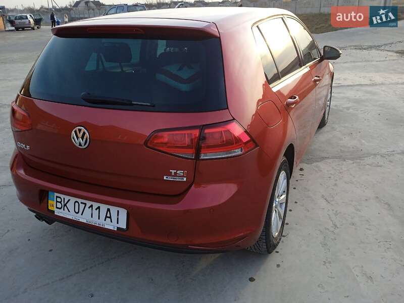 Хэтчбек Volkswagen Golf 2015 в Дубровице