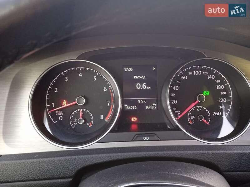 Хэтчбек Volkswagen Golf 2015 в Дубровице