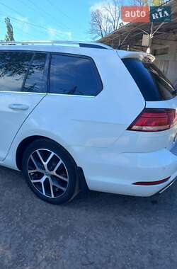 Универсал Volkswagen Golf 2017 в 
