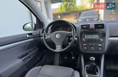Хетчбек Volkswagen Golf 2007 в 