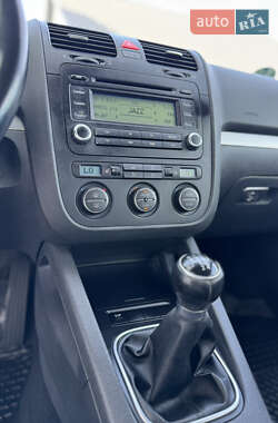 Хетчбек Volkswagen Golf 2007 в 