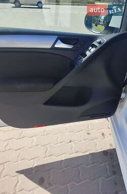 Хетчбек Volkswagen Golf 2012 в 