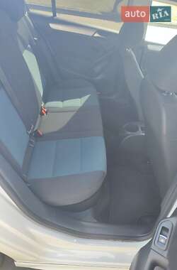 Хетчбек Volkswagen Golf 2012 в 