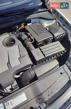 Хетчбек Volkswagen Golf 2012 в 