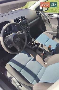 Хетчбек Volkswagen Golf 2012 в 