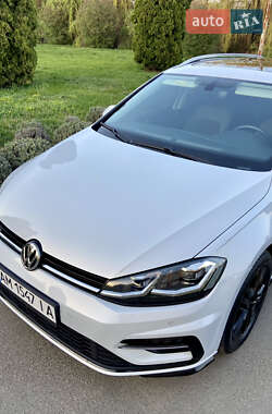 Универсал Volkswagen Golf 2017 в 
