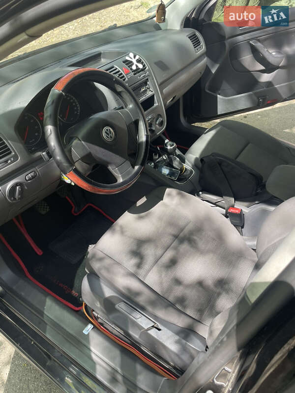 Хетчбек Volkswagen Golf 2005 в Києві