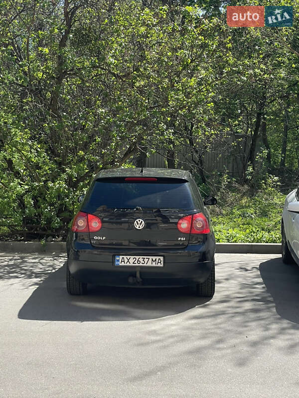 Хетчбек Volkswagen Golf 2005 в Києві