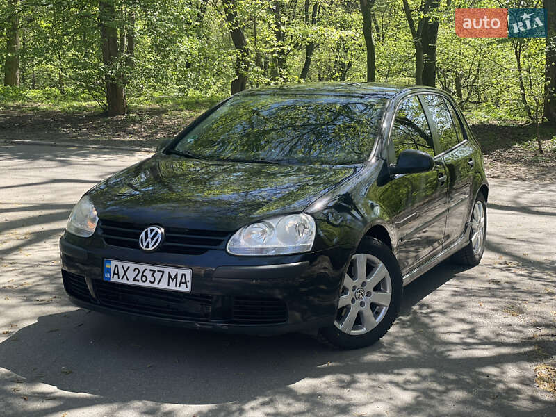 Хетчбек Volkswagen Golf 2005 в Києві