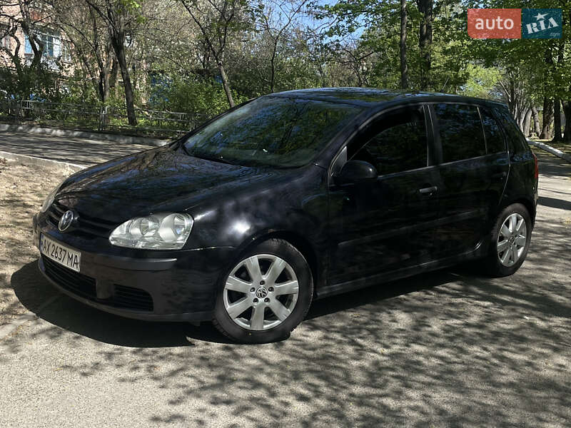 Хетчбек Volkswagen Golf 2005 в Києві