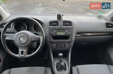 Хетчбек Volkswagen Golf 2009 в 