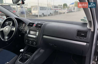 Хетчбек Volkswagen Golf 2007 в 