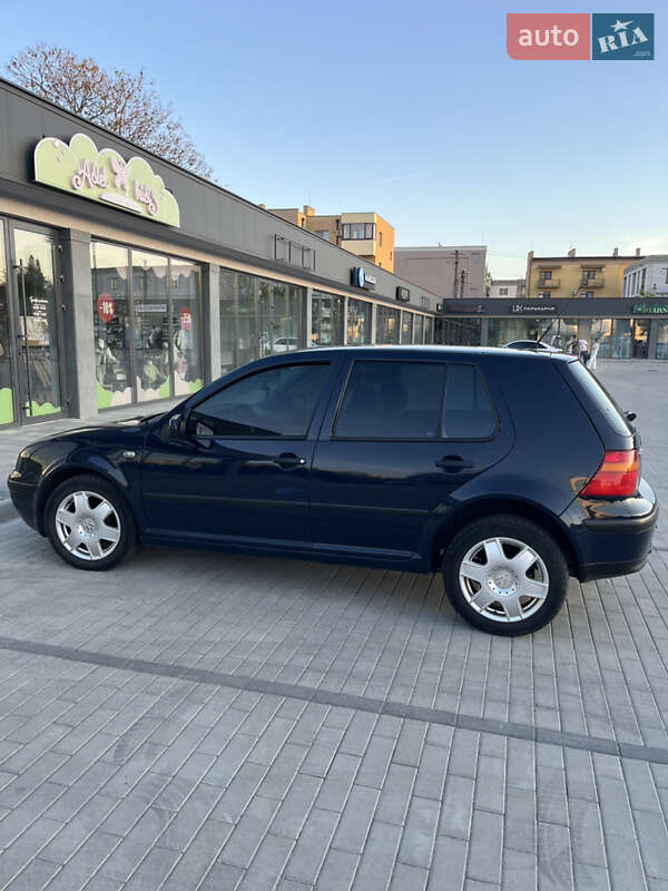 Хэтчбек Volkswagen Golf 2002 в Ужгороде