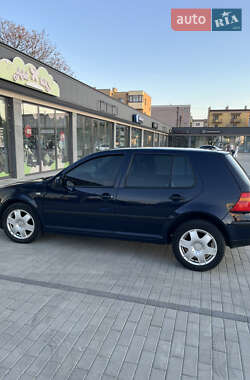 Хэтчбек Volkswagen Golf 2002 в 