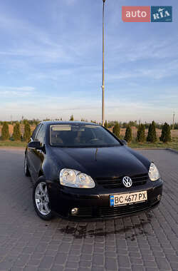 Хетчбек Volkswagen Golf 2005 в Городку