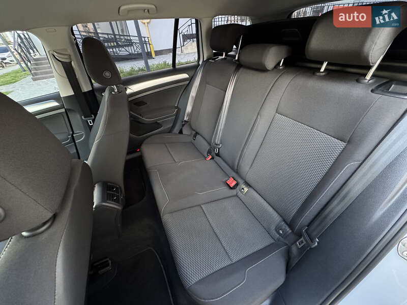 Універсал Volkswagen Golf 2018 в Івано-Франківську