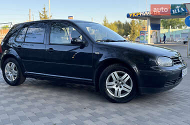 Хетчбек Volkswagen Golf 2001 в 