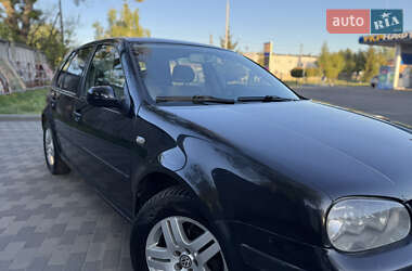 Хетчбек Volkswagen Golf 2001 в 