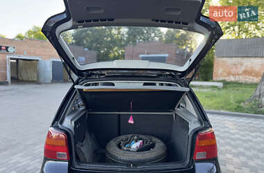 Хетчбек Volkswagen Golf 2001 в 