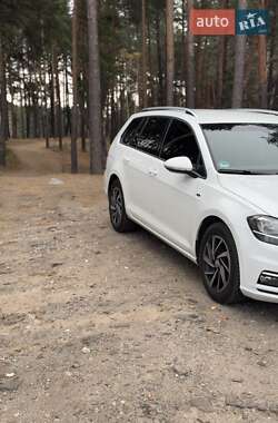 Универсал Volkswagen Golf 2018 в Киеве