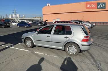 Хэтчбек Volkswagen Golf 2002 в 