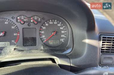 Хэтчбек Volkswagen Golf 2002 в 