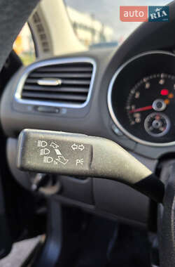 Хетчбек Volkswagen Golf 2011 в 
