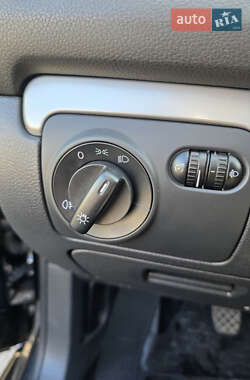Хетчбек Volkswagen Golf 2011 в 
