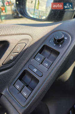 Хетчбек Volkswagen Golf 2011 в 