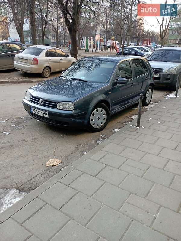 Хетчбек Volkswagen Golf 1998 в 