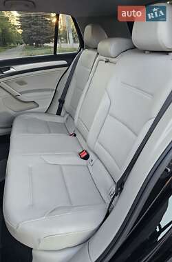 Хэтчбек Volkswagen Golf 2014 в 