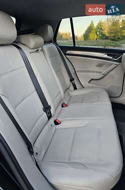 Хэтчбек Volkswagen Golf 2014 в 
