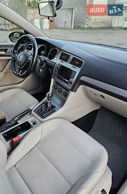 Хэтчбек Volkswagen Golf 2014 в 