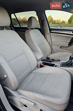 Хэтчбек Volkswagen Golf 2014 в 