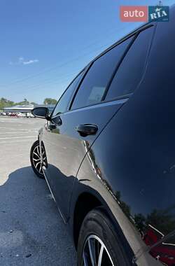 Хетчбек Volkswagen Golf 2013 в 