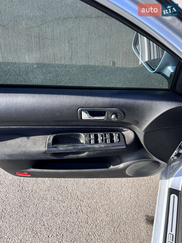 Хетчбек Volkswagen Golf 2001 в Мукачевому