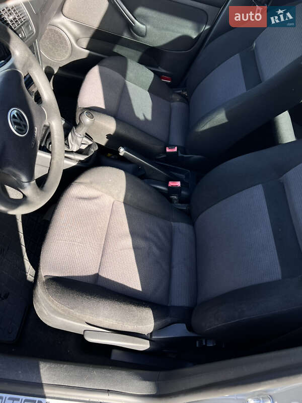Хетчбек Volkswagen Golf 2001 в Мукачевому