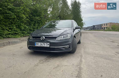 Хетчбек Volkswagen Golf 2017 в 