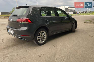 Хетчбек Volkswagen Golf 2017 в 