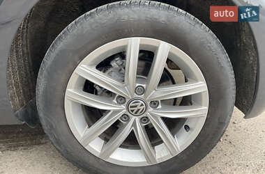 Хетчбек Volkswagen Golf 2017 в 