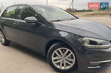 Хетчбек Volkswagen Golf 2017 в 