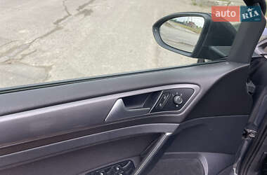 Хетчбек Volkswagen Golf 2017 в 